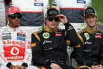 Foto zur News: Lewis Hamilton (McLaren), Kimi Räikkönen (Lotus) und Romain Grosjean (Lotus)