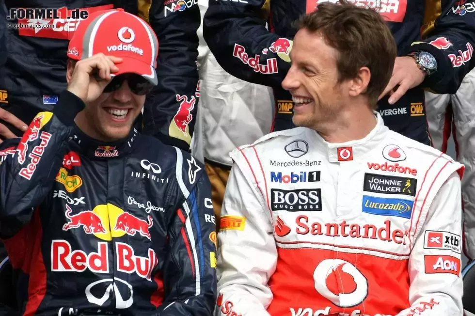 Foto zur News: Sebastian Vettel (Red Bull) und Jenson Button (McLaren)