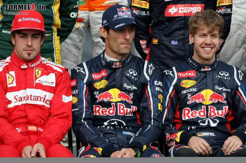 Foto zur News: Fernando Alonso (Ferrari), Mark Webber (Red Bull) und Sebastian Vettel (Red Bull)