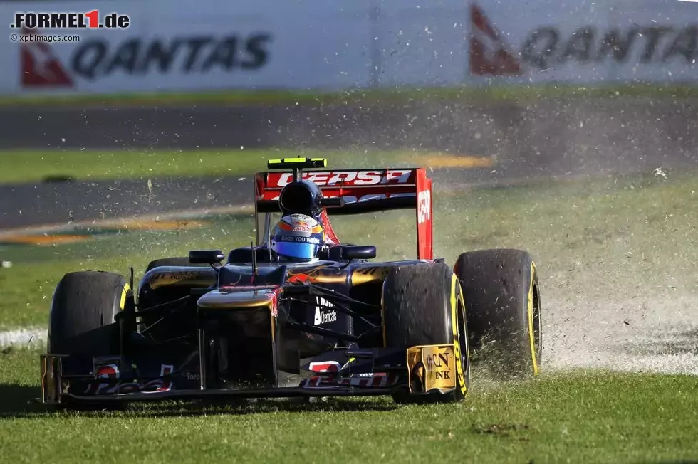 Foto zur News: Jean-Eric Vergne (Toro Rosso) macht Im Australien-Rennen Bekanntschaft mit der &quot;Natur&quot; neben der Strecke.