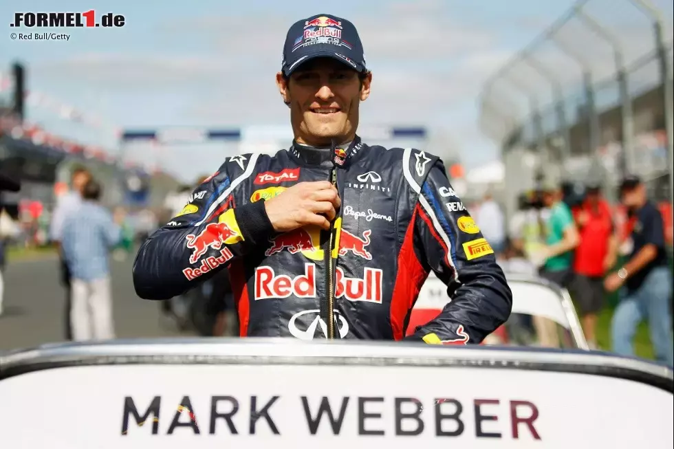 Foto zur News: &quot;Kapitän&quot; Mark Webber (Red Bull) ist an Bord für die Fahrerparade in Melbourne