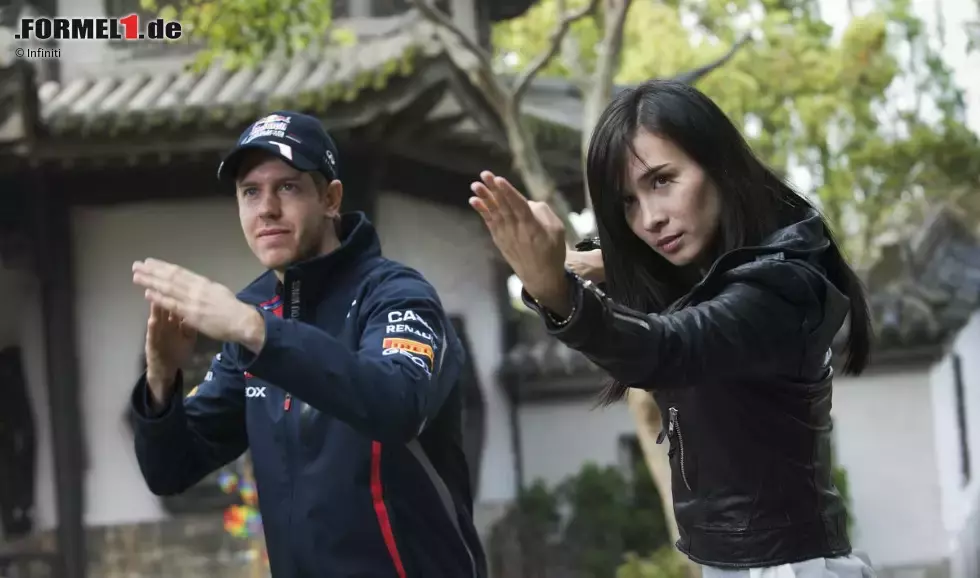 Foto zur News: Sebastian Vettel (Red Bull) und Celina Wade bei Martial-Arts-Filmdreharbeiten