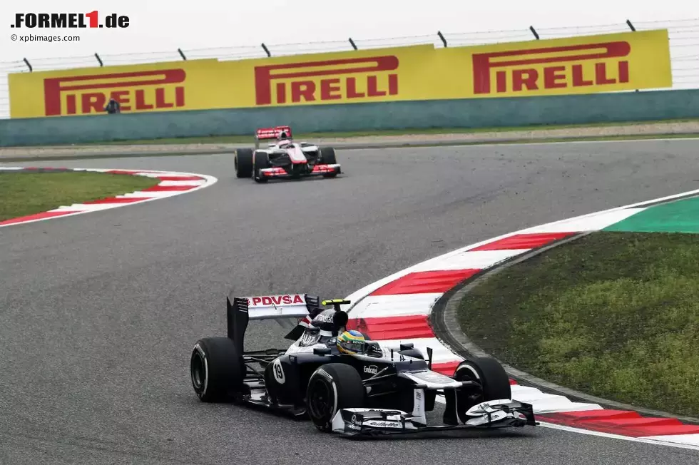 Foto zur News: Bruno Senna (Williams) Jenson Button (McLaren)