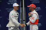 Foto zur News: Michael Schumacher (Mercedes) und Lewis Hamilton (McLaren)