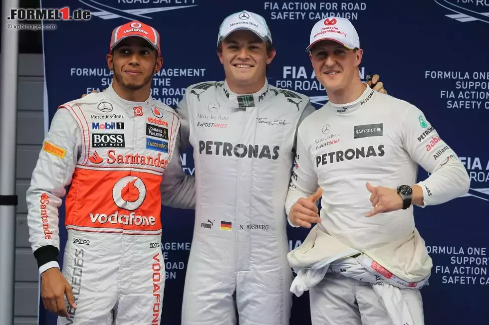 Foto zur News: Nur Mercedes an der Spitze: Lewis Hamilton (McLaren), Nico Rosberg (Mercedes) und Michael Schumacher (Mercedes) nach dem Qualifying in China.