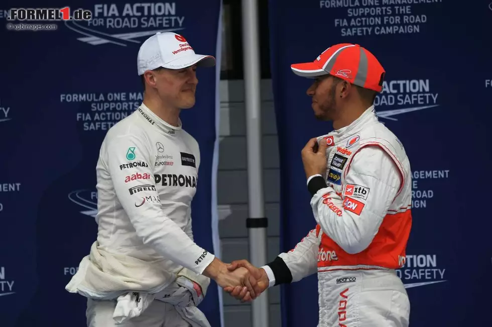 Foto zur News: Michael Schumacher (Mercedes) und Lewis Hamilton (McLaren)