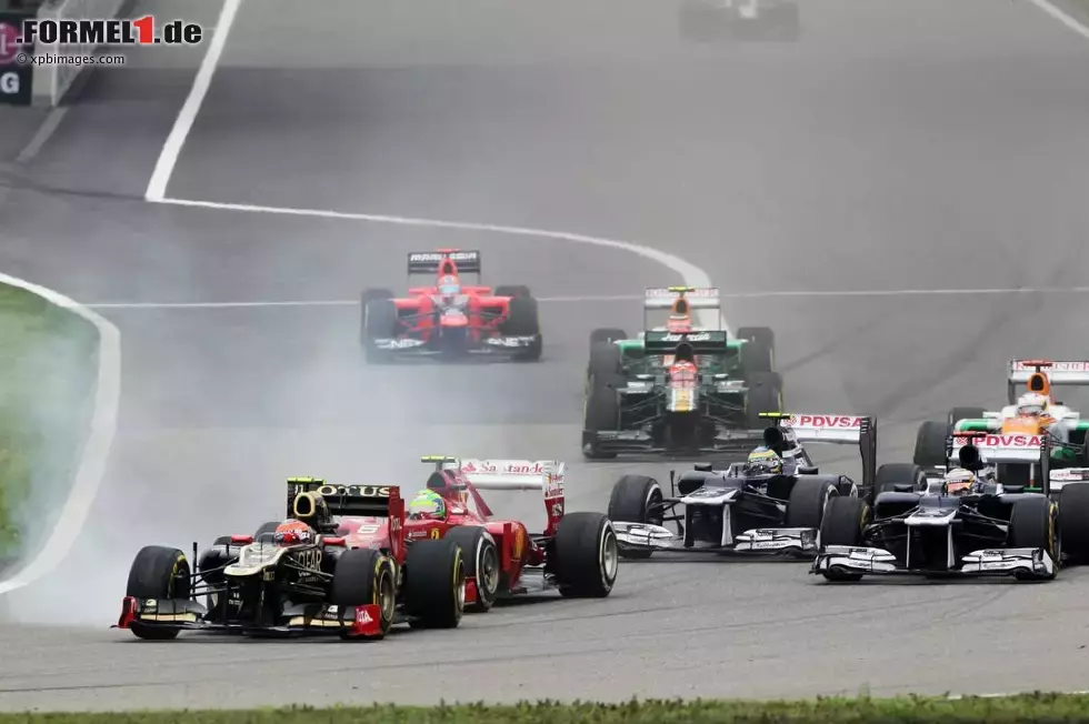 Foto zur News: Romain Grosjean (Lotus). Felipe Massa (Ferrari). Bruno Senna (Williams) und Pastor Maldonado (Williams) beim Start des Rennens