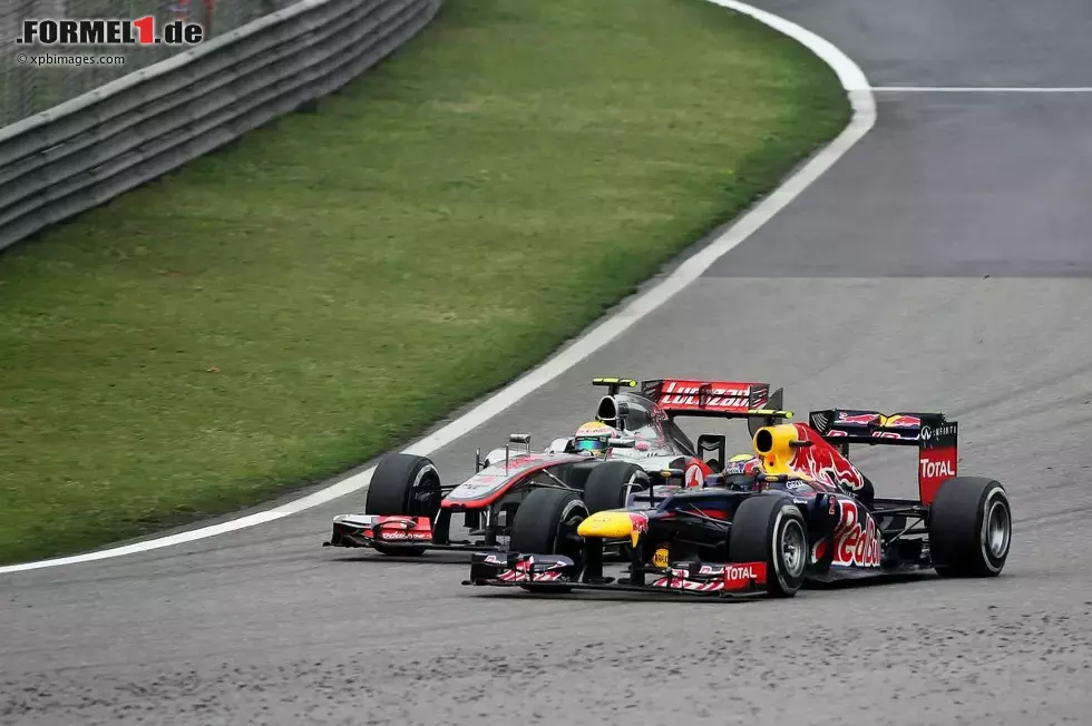 Foto zur News: Lewis Hamilton (McLaren) und Mark Webber (Red Bull)