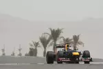 Foto zur News: Sebastian Vettel (Red Bull) wartet immer noch auf seinen ersten Saisonsieg - gelingt ihm dieser in der Wüste von Manama?