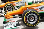 Foto zur News: Paul di Restas (Force India) und Nico Hülkenbergs Autos (Force India)