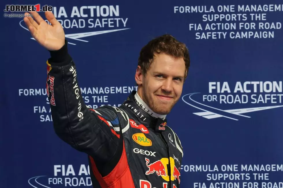 Foto zur News: Da ist er wieder: Sebastian Vettel (Red Bull) meldet sich mit der Pole-Position zurück. Folgt in Bahrain nun auch der erste Saisonsieg?