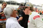 Foto zur News: Bernie Ecclestone (Formel-1-Chef) mit Kimi Räikkönen (Lotus)