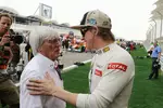 Foto zur News: Bernie Ecclestone (Formel-1-Chef) und Kimi Räikkönen (Lotus)