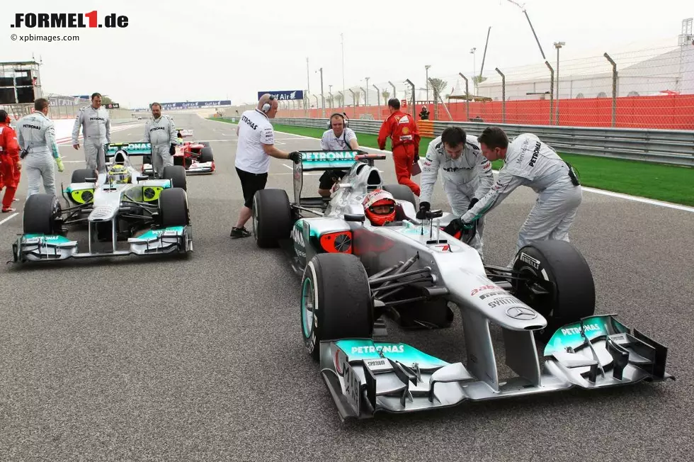 Foto zur News: Michael Schumacher (Mercedes) und Nico Rosberg (Mercedes)