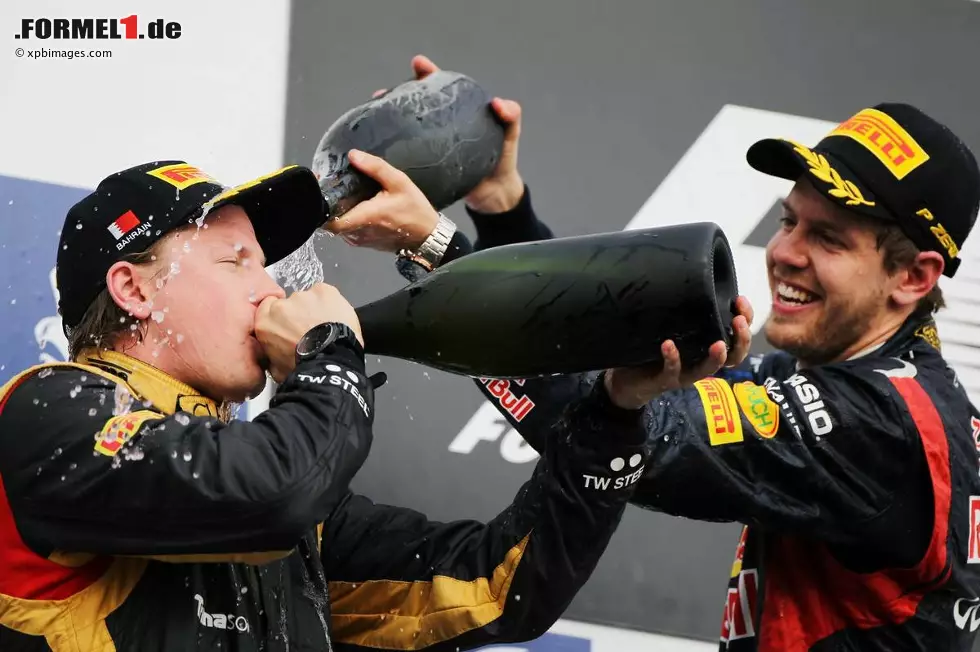 Foto zur News: Sebastian Vettel (Red Bull) und Kimi Räikkönen (Lotus)