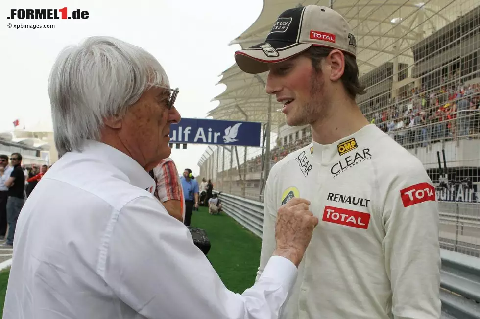 Foto zur News: Bernie Ecclestone (Formel-1-Chef) mit Romain Grosjean (Lotus)