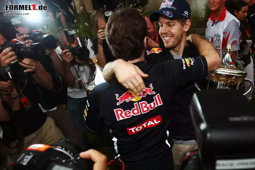 Foto zur News: Christian Horner (Teamchef) und Sebastian Vettel (Red Bull)