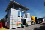 Foto zur News: Beim Europa-Auftakt kehren die Motorhomes zurück, hier jenes von Force India