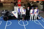 Foto zur News: Das Sauber-Team präsentiert die neue Partnerschaft mit dem FC-Chelsea