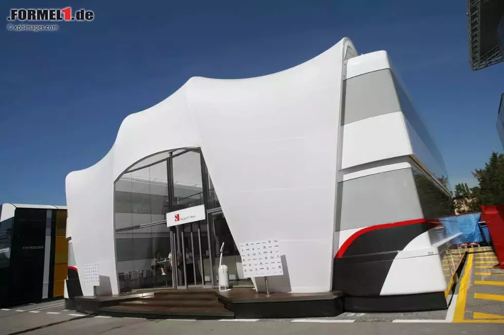 Foto zur News: Das Sauber-Team hat das Motorhome vom früheren Eigentümer BMW übernommen