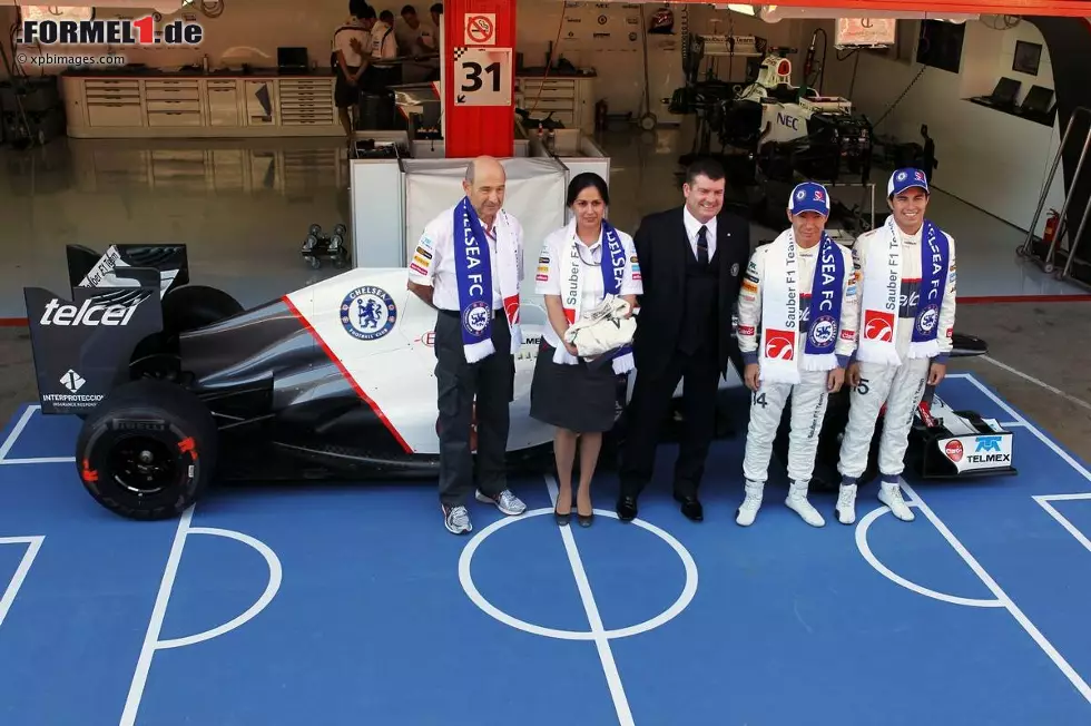 Foto zur News: Das Sauber-Team präsentiert die neue Partnerschaft mit dem FC-Chelsea