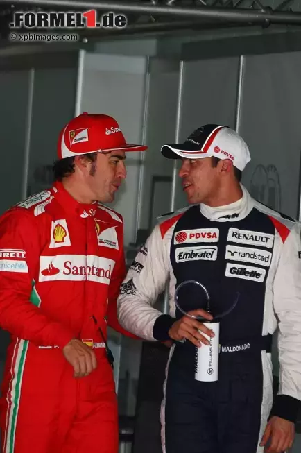 Foto zur News: Fernando Alonso (Ferrari) und Pastor Maldonado (Williams)