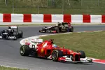 Foto zur News: Der Kampf um die Spitze: Fernando Alonso (Ferrari), Pastor Maldonado (Williams) und Kimi Räikkönen (Lotus)