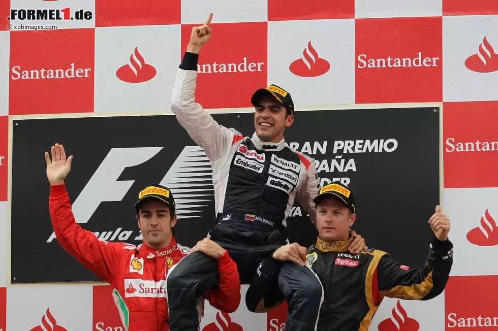 Foto zur News: Das Siegerpodest in Barcelona: Pastor Maldonado (Williams), Fernando Alonso (Ferrari) und Kimi Räikkönen (Lotus)