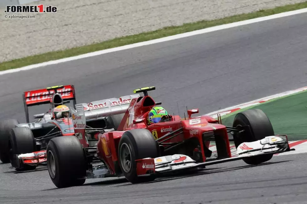 Foto zur News: Felipe Massa (Ferrari) und Lewis Hamilton (McLaren)