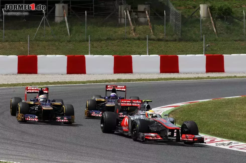 Foto zur News: Lewis Hamilton (McLaren), Daniel Ricciardo (Toro Rosso) und Jean-Eric Vergne (Toro Rosso)