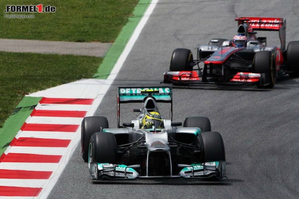 Foto zur News: Nico Rosberg (Mercedes) und Jenson Button (McLaren)
