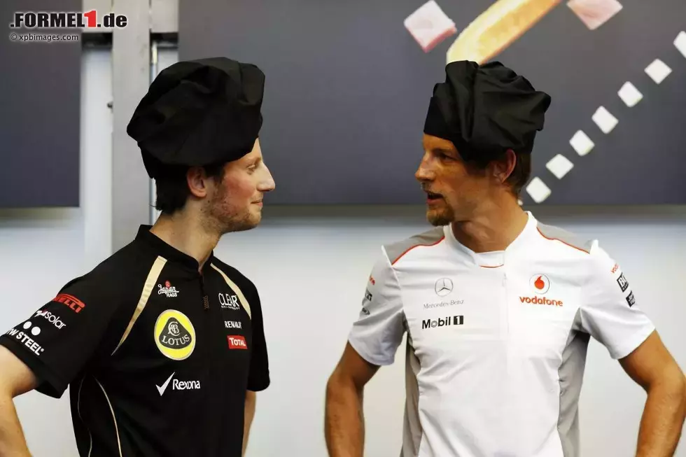 Foto zur News: Romain Grosjean (Lotus) und Jenson Button (McLaren)