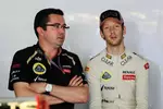 Foto zur News: Eric Boullier (Lotus-Teamchef) und Romain Grosjean (Lotus)