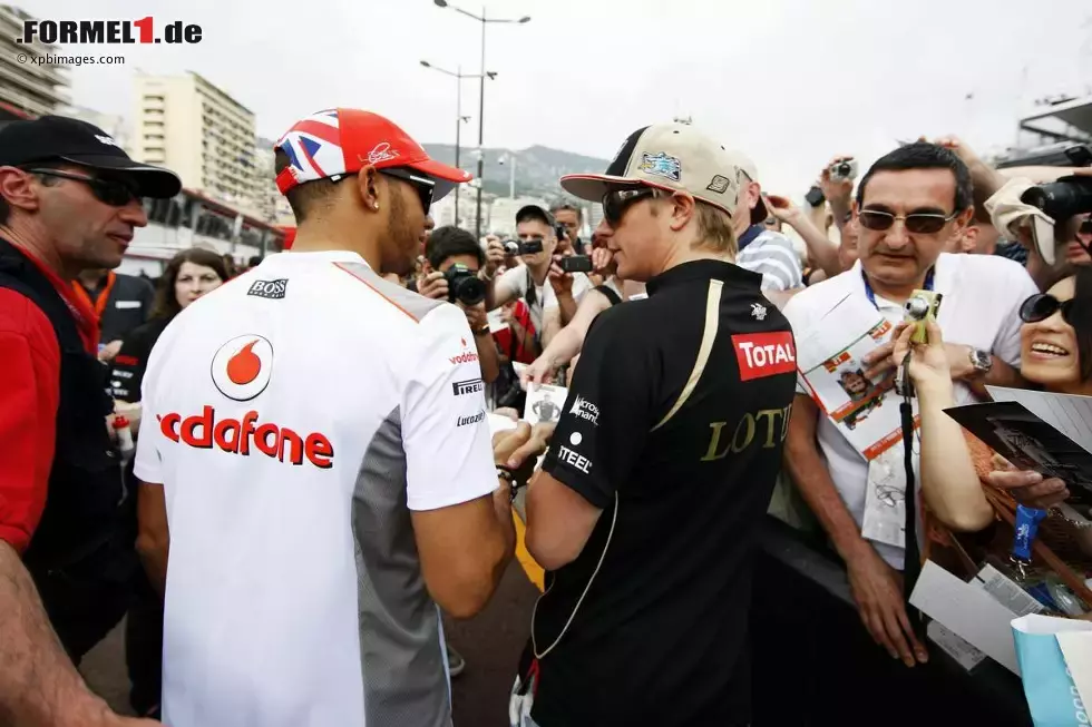 Foto zur News: Lewis Hamilton (McLaren) und Kimi Räikkönen (Lotus)