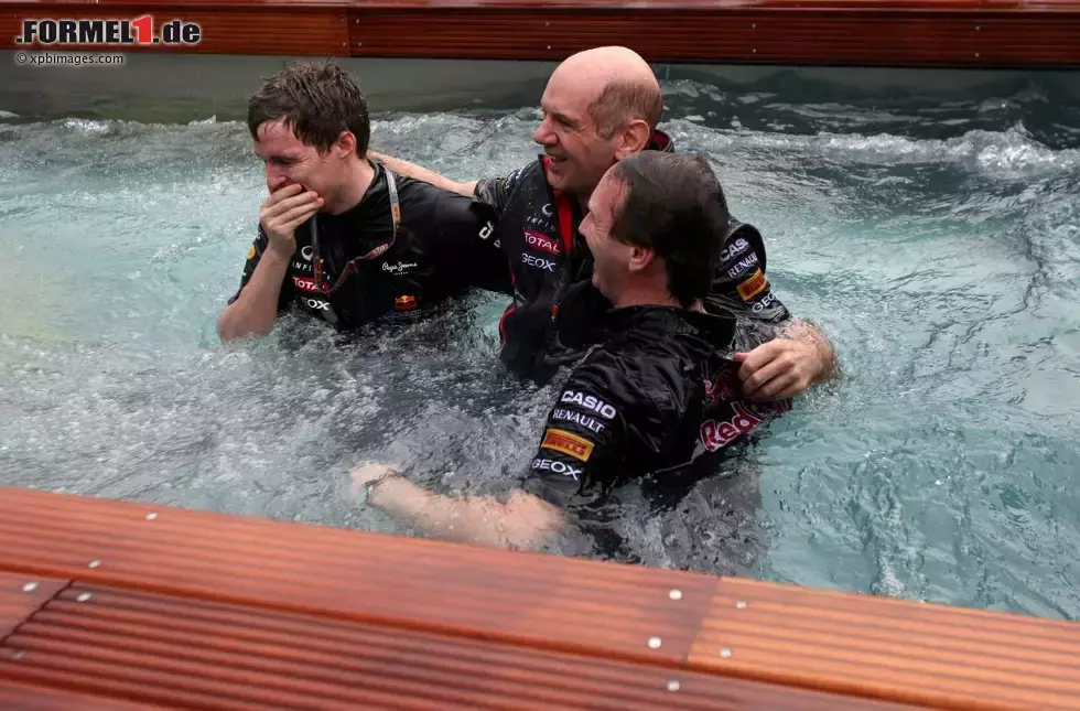 Foto zur News: Christian Horner (Red-Bull-Teamchef) und Adrian Newey (Technischer Direktor, Red Bull)