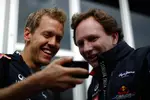 Foto zur News: Christian Horner (Red-Bull-Teamchef) und Sebastian Vettel (Red Bull)