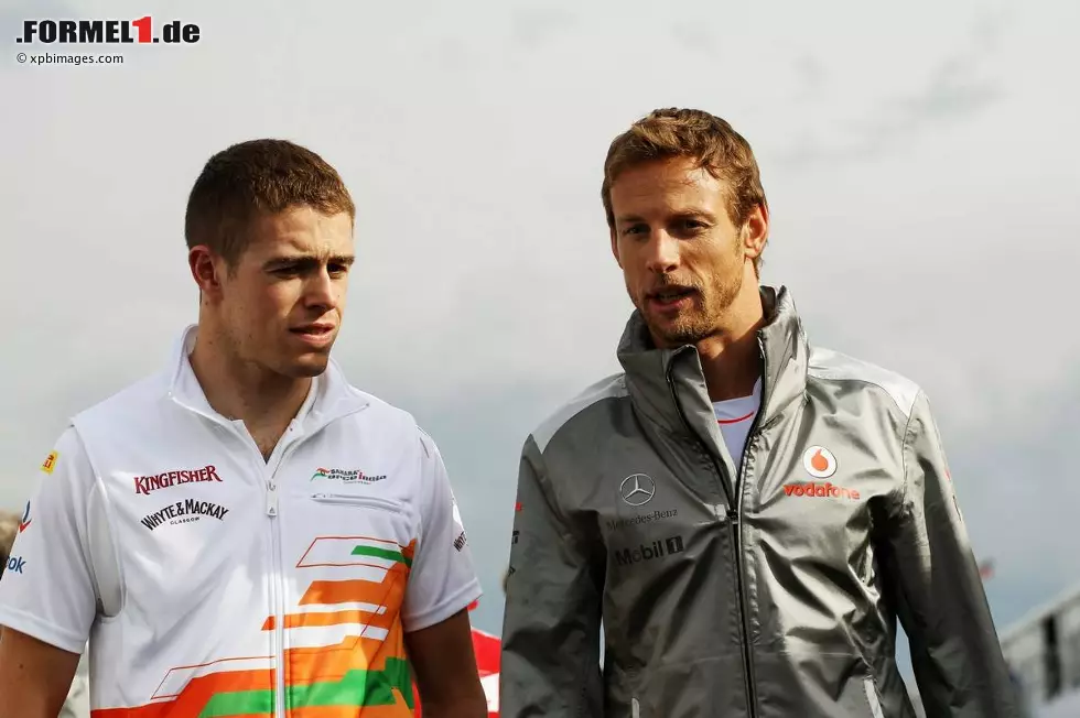 Foto zur News: Paul di Resta (Force India) und Jenson Button (McLaren)