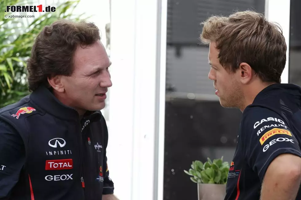 Foto zur News: Christian Horner (Red-Bull-Teamchef) und Sebastian Vettel (Red Bull)