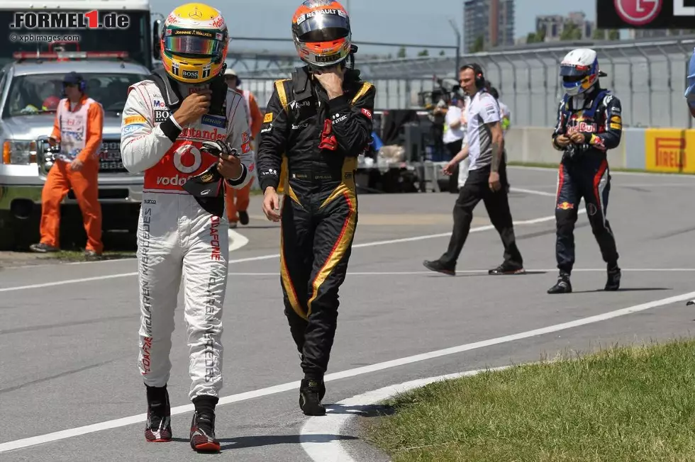 Foto zur News: Lewis Hamilton (McLaren), Romain Grosjean (Lotus) und Sebastian Vettel (Red Bull)