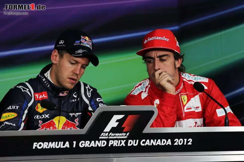 Foto zur News: Sebastian Vettel (Red Bull) und Fernando Alonso (Ferrari)