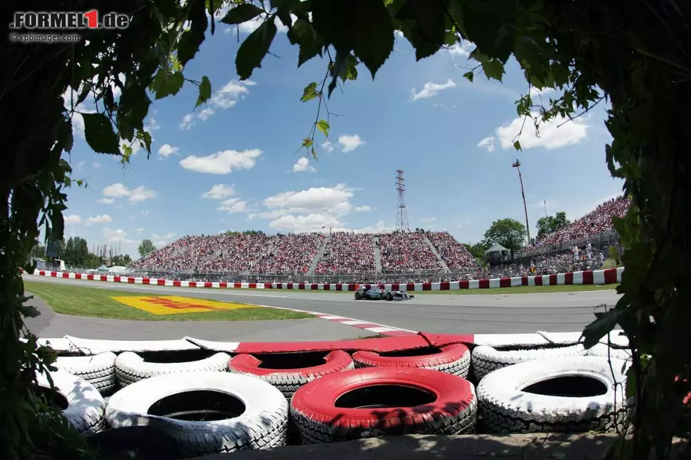 Foto zur News: Michael Schumacher (Mercedes) hatte im Qualifying kein glückliches Händchen.