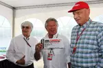 Foto zur News: Bernie Ecclestone, Mario Andretti und Niki Lauda