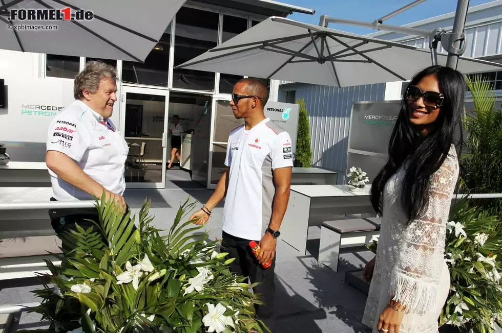 Foto zur News: Lewis Hamilton (McLaren) und Norbert Haug (Mercedes-Motorsportchef) mit Nicole Scherzinger