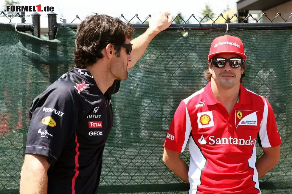 Foto zur News: Mark Webber (Red Bull) und Fernando Alonso (Ferrari)