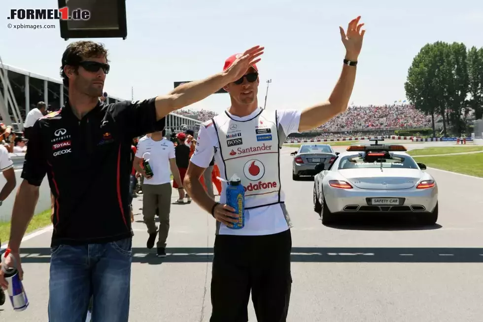 Foto zur News: Mark Webber (Red Bull) und Jenson Button (McLaren)