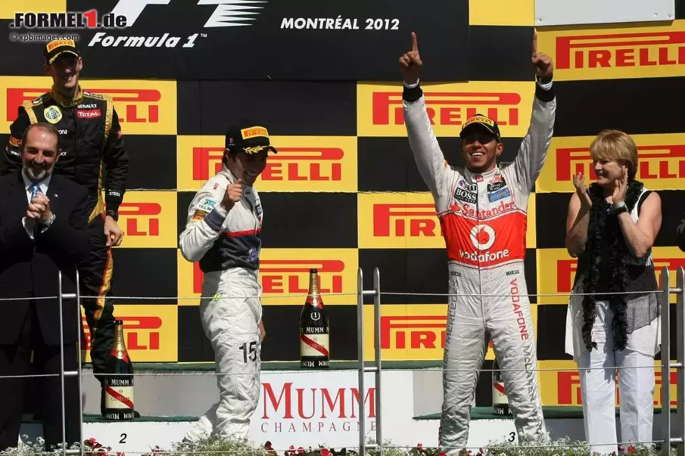 Foto zur News: Romain Grosjean (Lotus), Lewis Hamilton (McLaren) und Sergio Perez (Sauber)