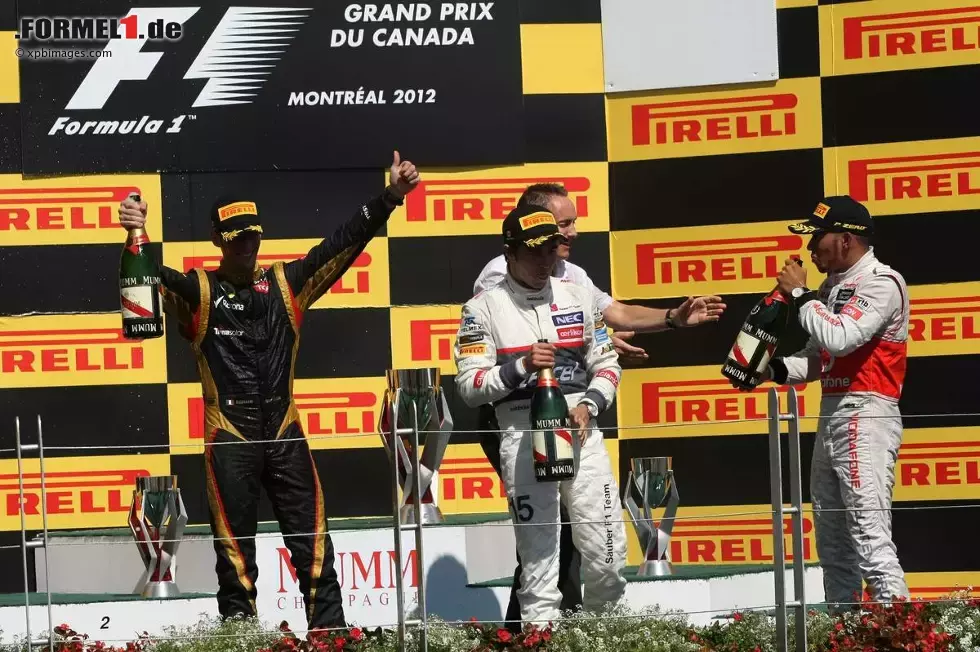 Foto zur News: Romain Grosjean (Lotus), Lewis Hamilton (McLaren) und Sergio Perez (Sauber)