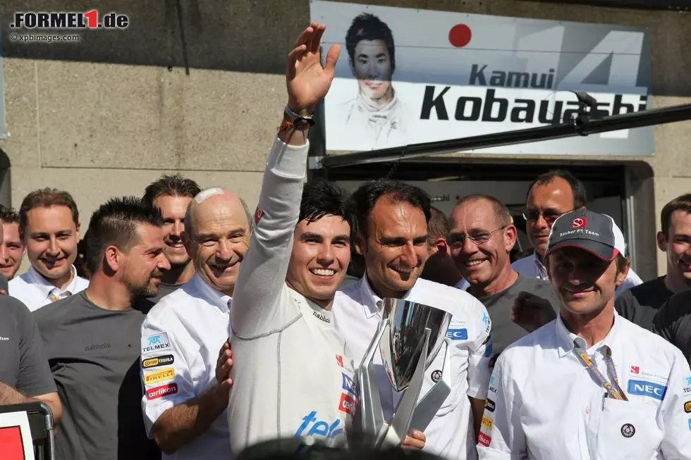 Foto zur News: Sergio Perez (Sauber) und Peter Sauber (Teamchef)