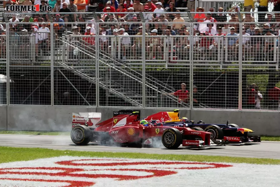 Foto zur News: Duell zwischen Mark Webber (Red Bull) und Felipe Massa (Ferrari) in der Haarnadelkurve