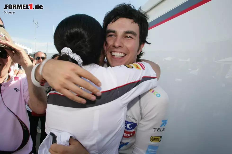 Foto zur News: Sergio Perez und Teamchefin Monisha Kaltenborn (Sauber)